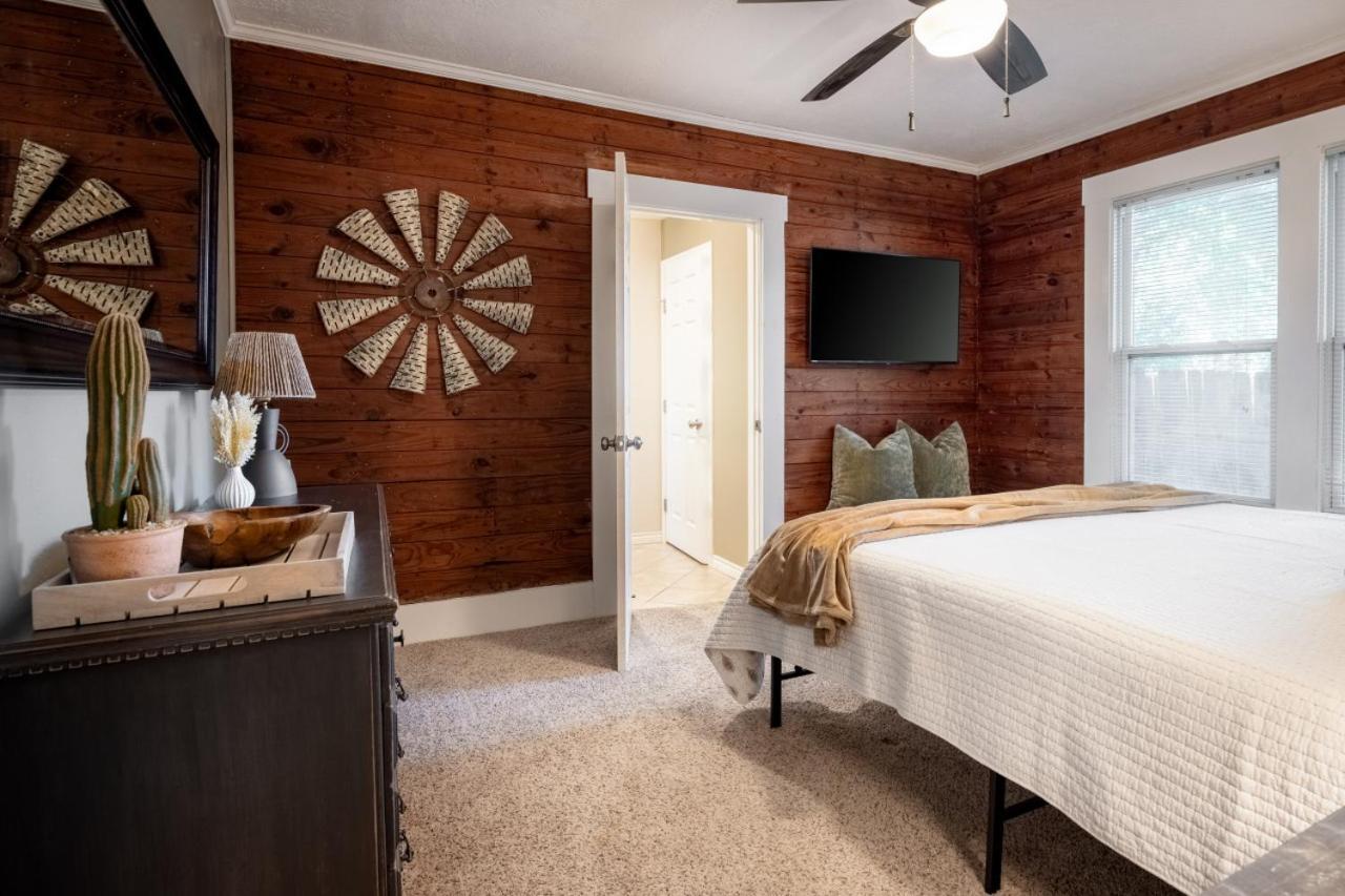 Ol Sarge Retreat Outdoor Amenities Cozy Charm Villa Bryan Exterior photo